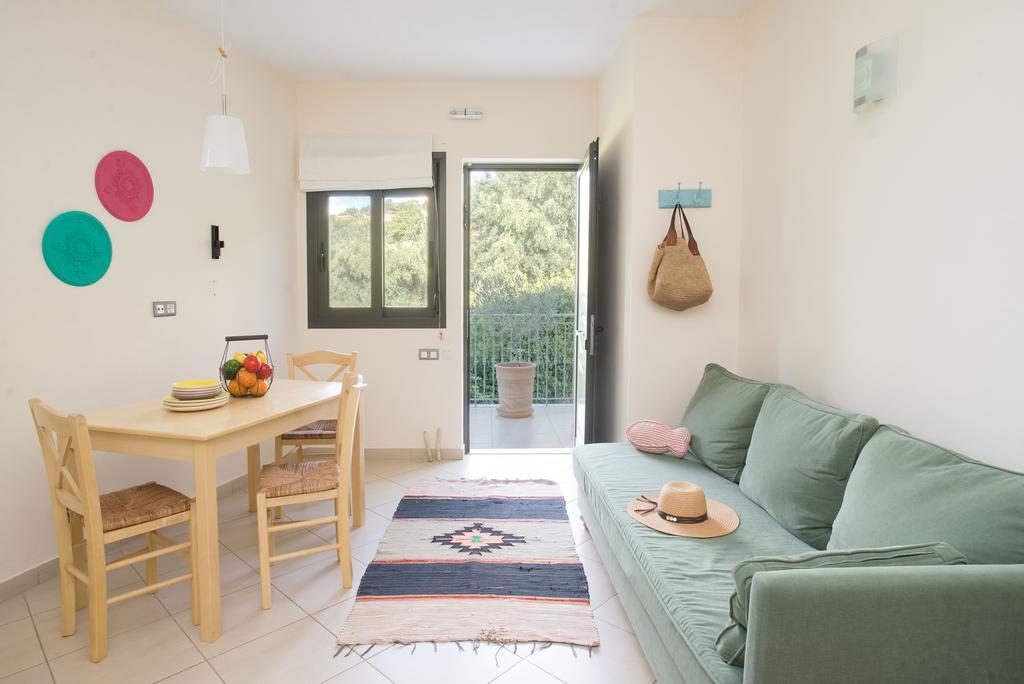 Mylos Apartments Gialova Exterior foto